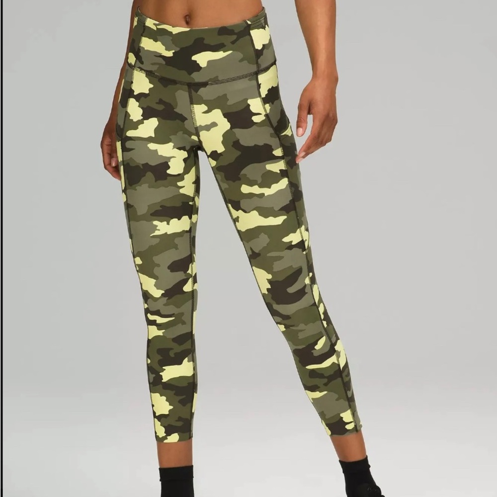 Lululemon Women’s Fast Free cropped camo leggings